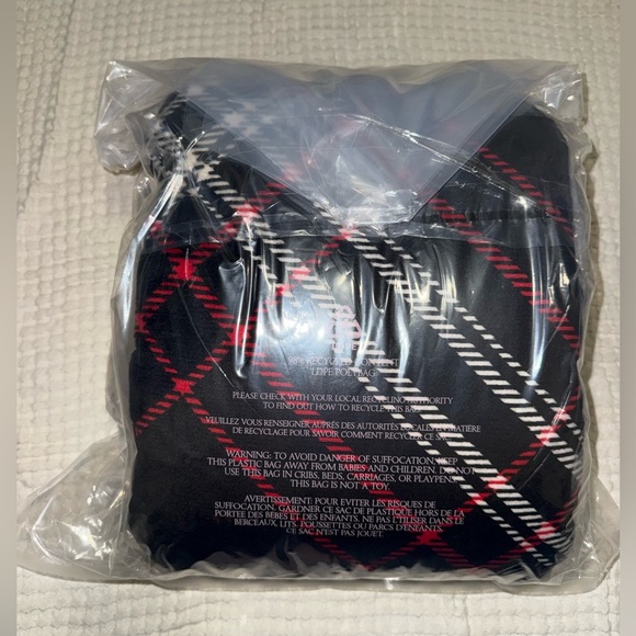 🖤Victoria’s Secret Cozy-Fleece Blanket - Black/Red/White Plaid - NWT - 60” x 50” - Picture 5 of 8